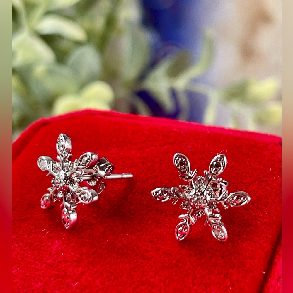 Diamond Silver Snowflake Earrings. Silver 925